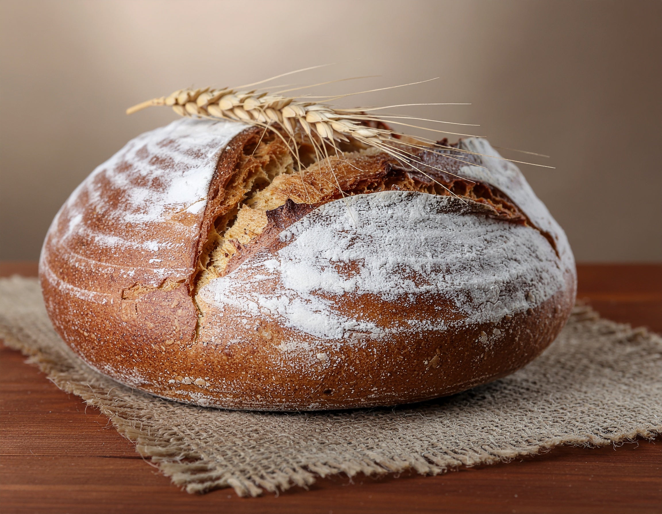 Frisch gebackener Laib Brot – Digitales Kunstbild